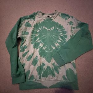 oversized heart tiedye crew